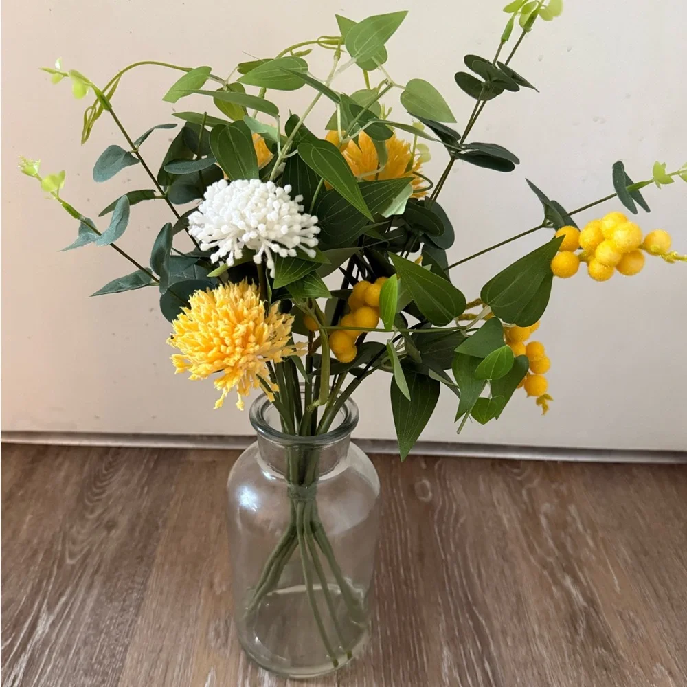 Kohl's Faux Floral Arrangement Yellow White Flowers Clear Glass Vase 7.5”